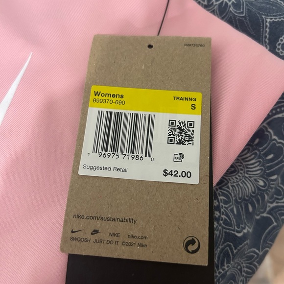 NWT Bubblegum Pink Nike Sports Bra - Picture 3 of 5